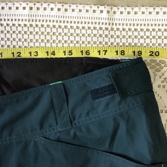 The North Face blue/green shorts with pockets - Picture 5 of 16